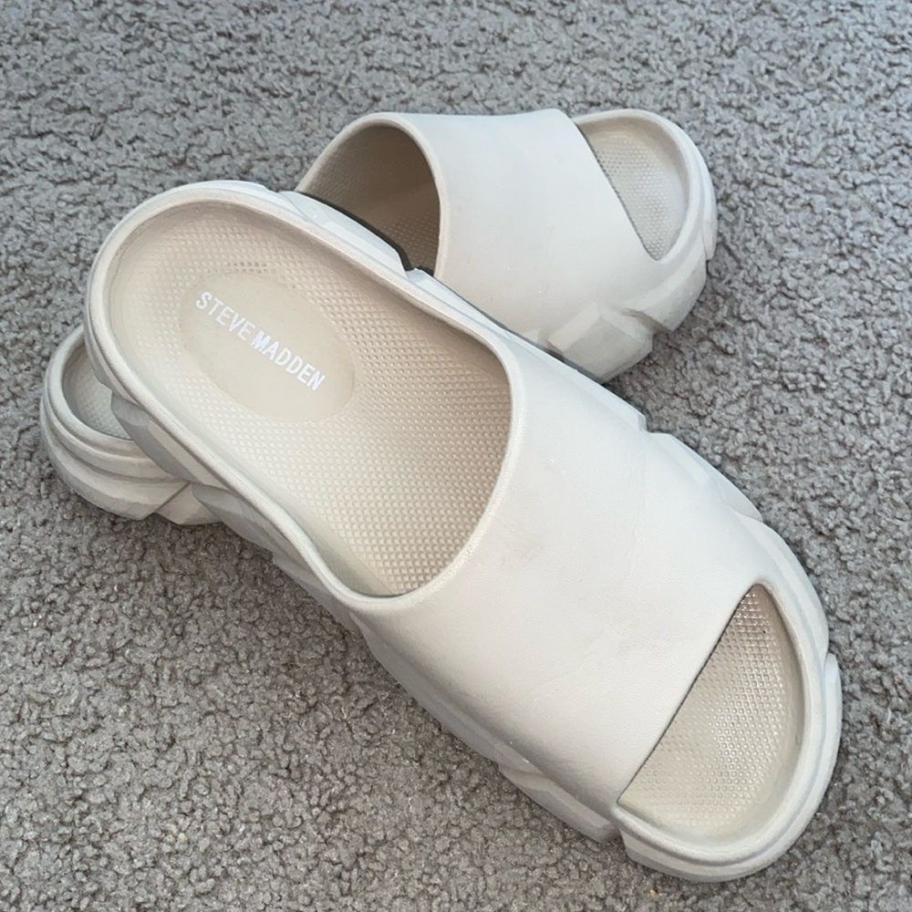 STEVE MADDEN Flatform foam slide sandals size 10